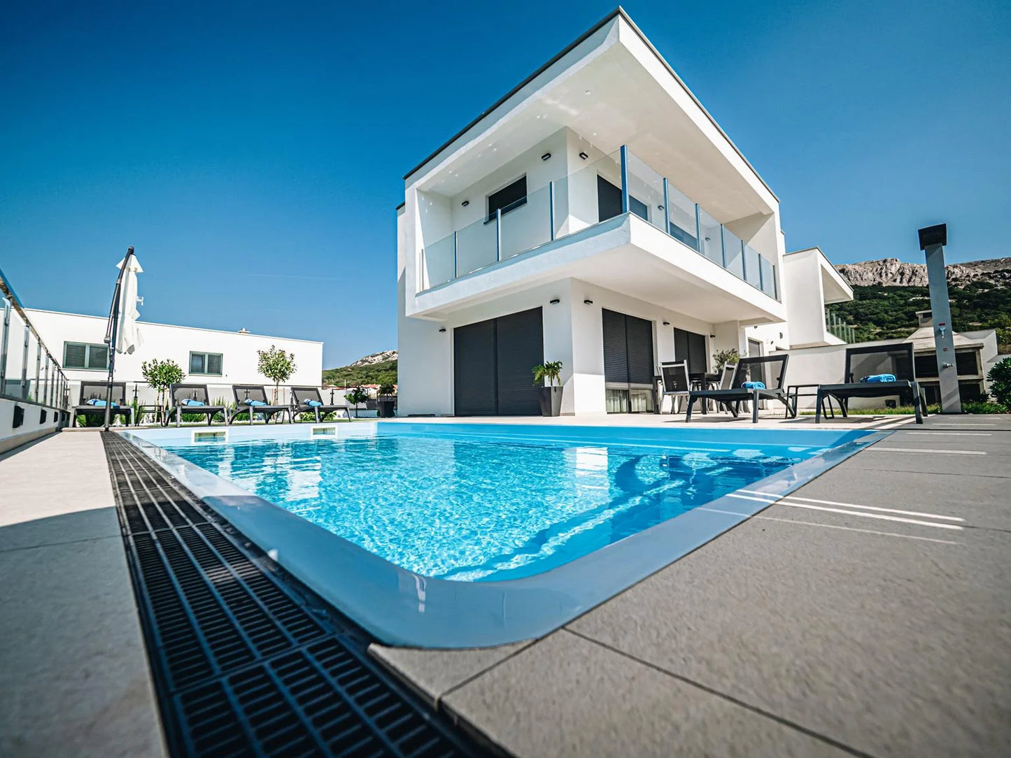 Glasfiberpool Aruba 700 7.20m x 3.70m x 1.50m